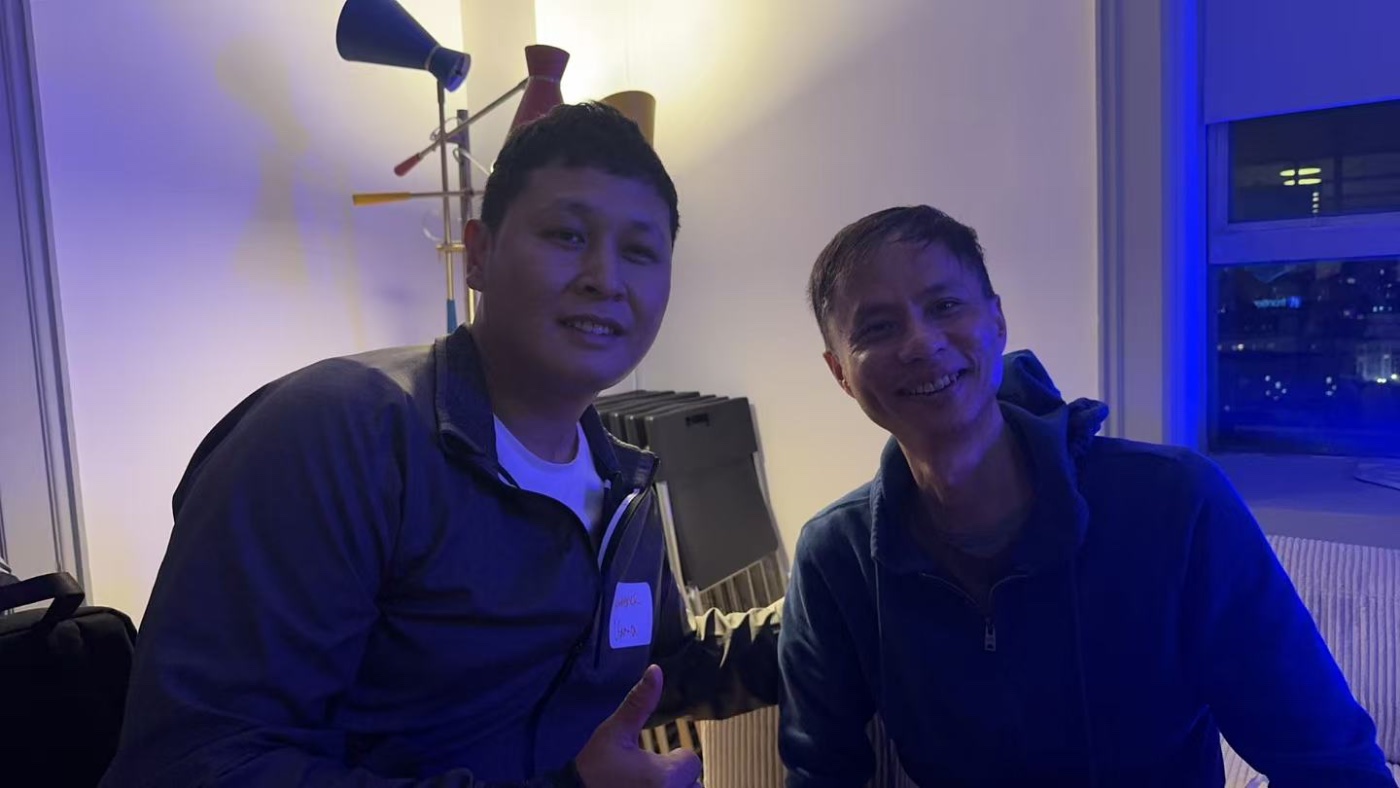Lawrence Lou met Hong Zhao